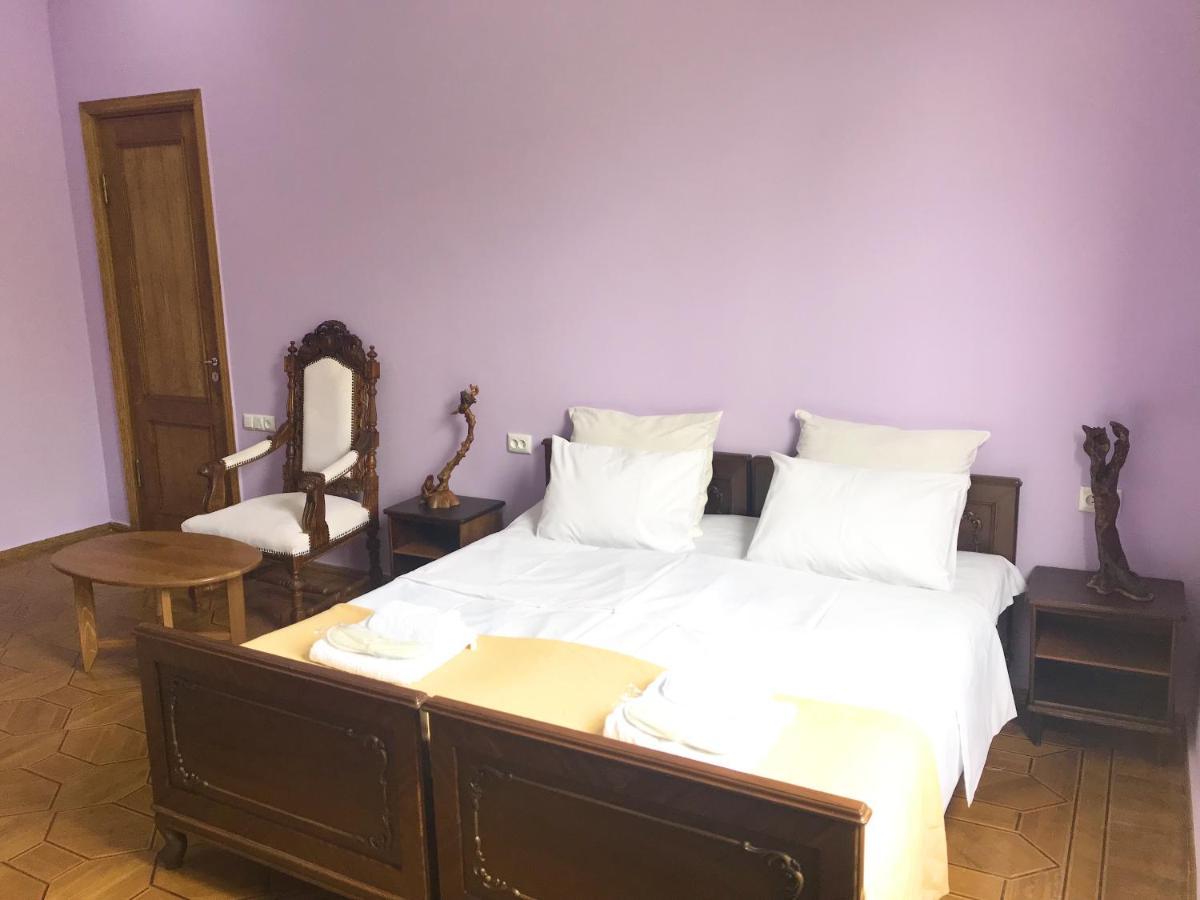 Wooden Museum Hotel Kutaisi Bagian luar foto