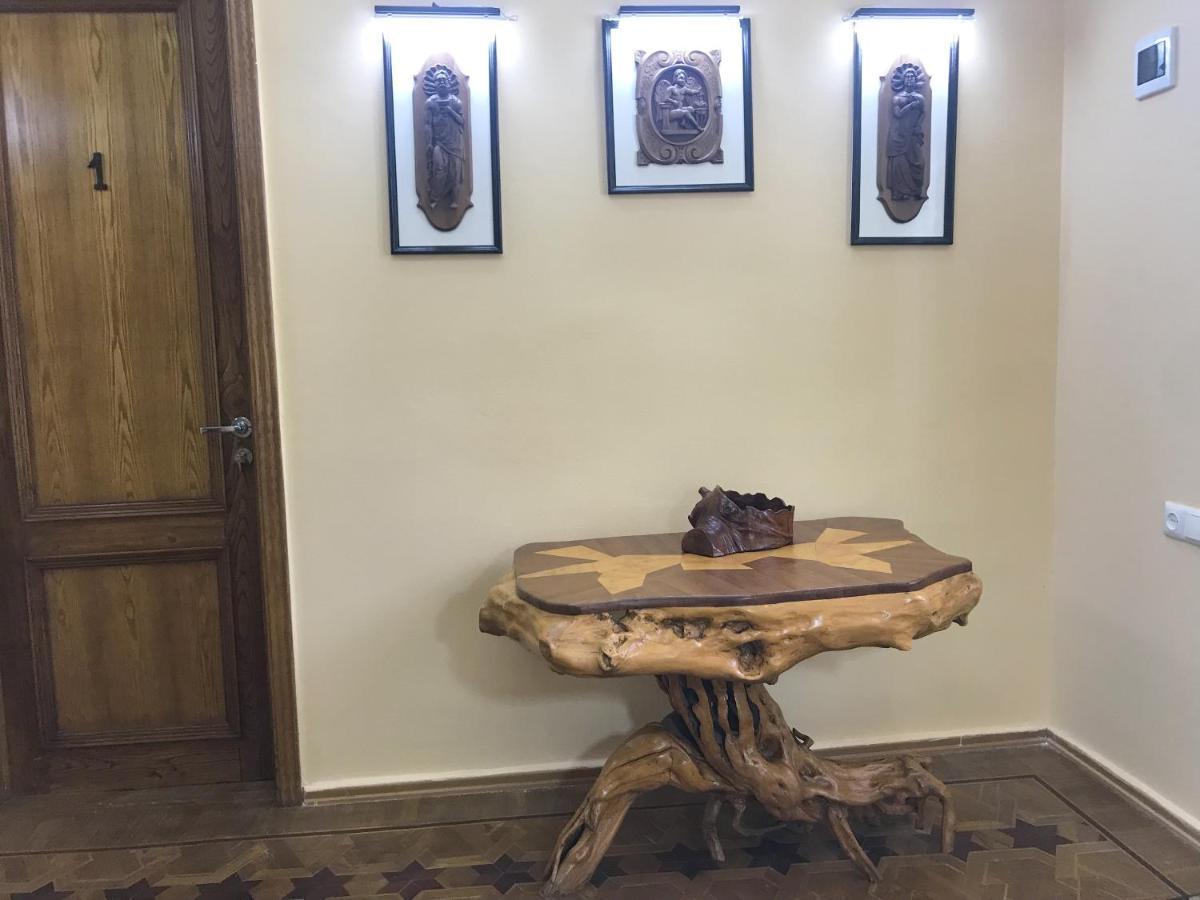 Wooden Museum Hotel Kutaisi Bagian luar foto