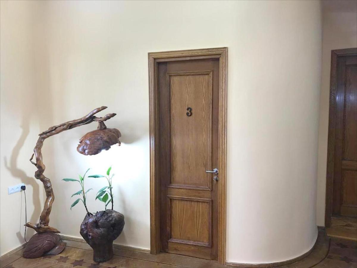 Wooden Museum Hotel Kutaisi Bagian luar foto