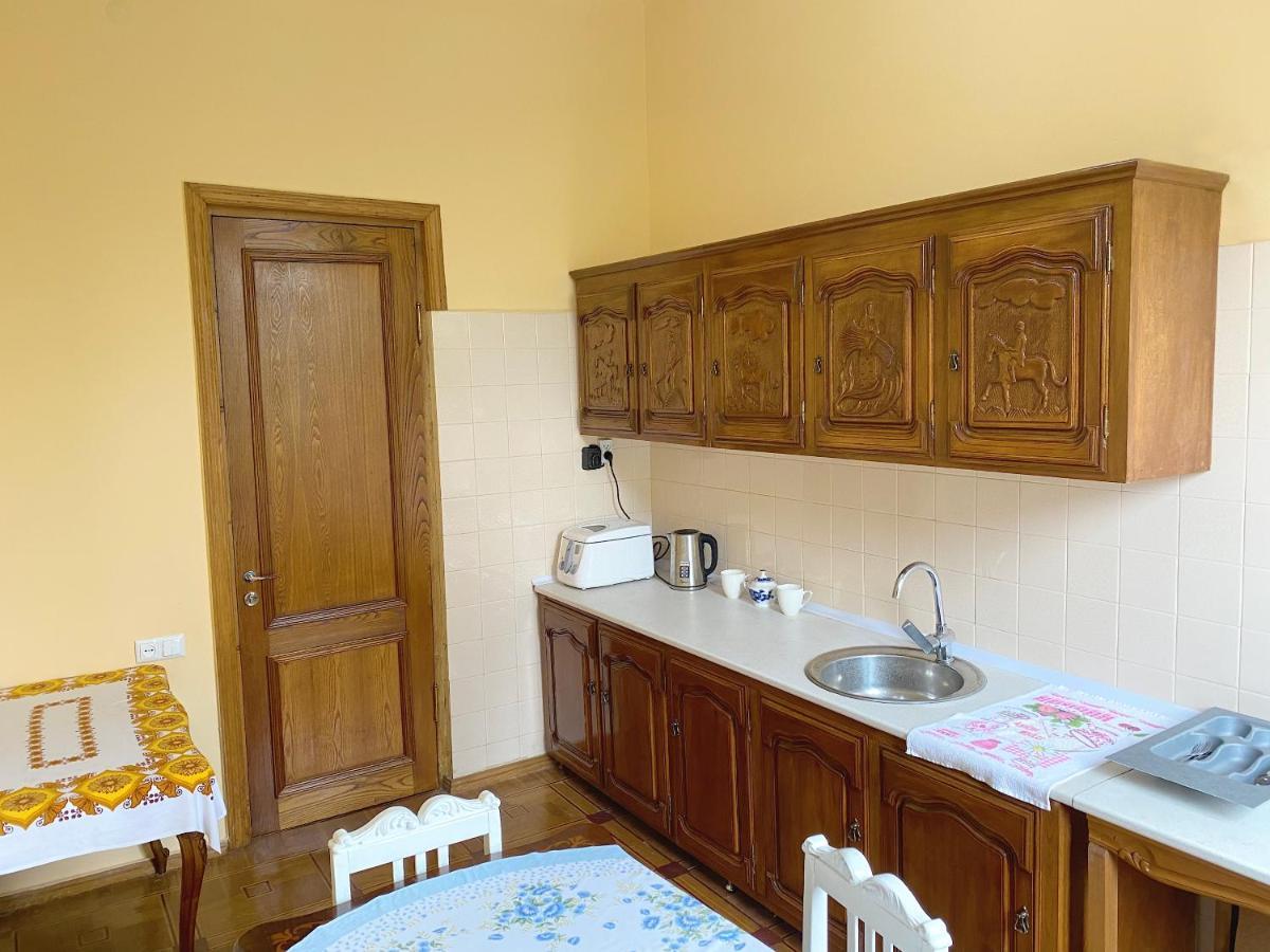 Wooden Museum Hotel Kutaisi Bagian luar foto