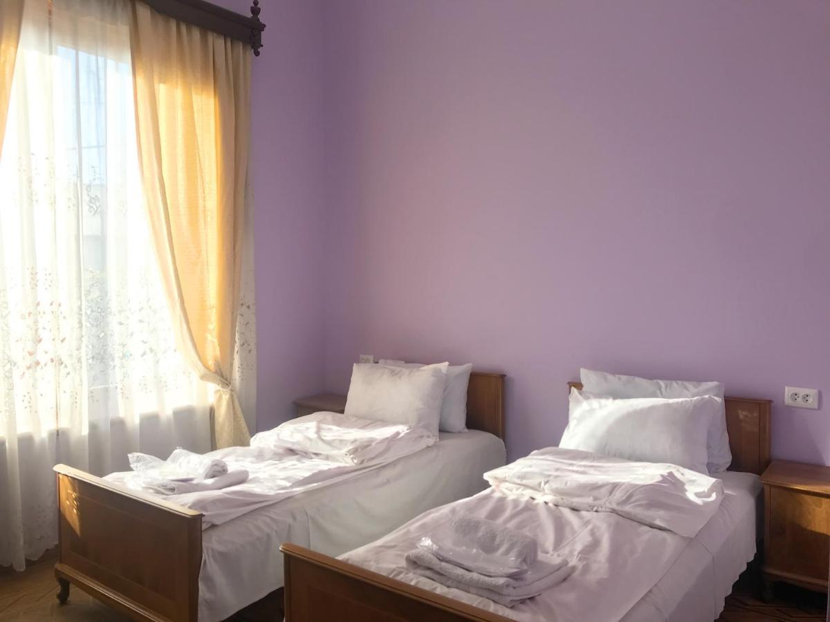 Wooden Museum Hotel Kutaisi Bagian luar foto